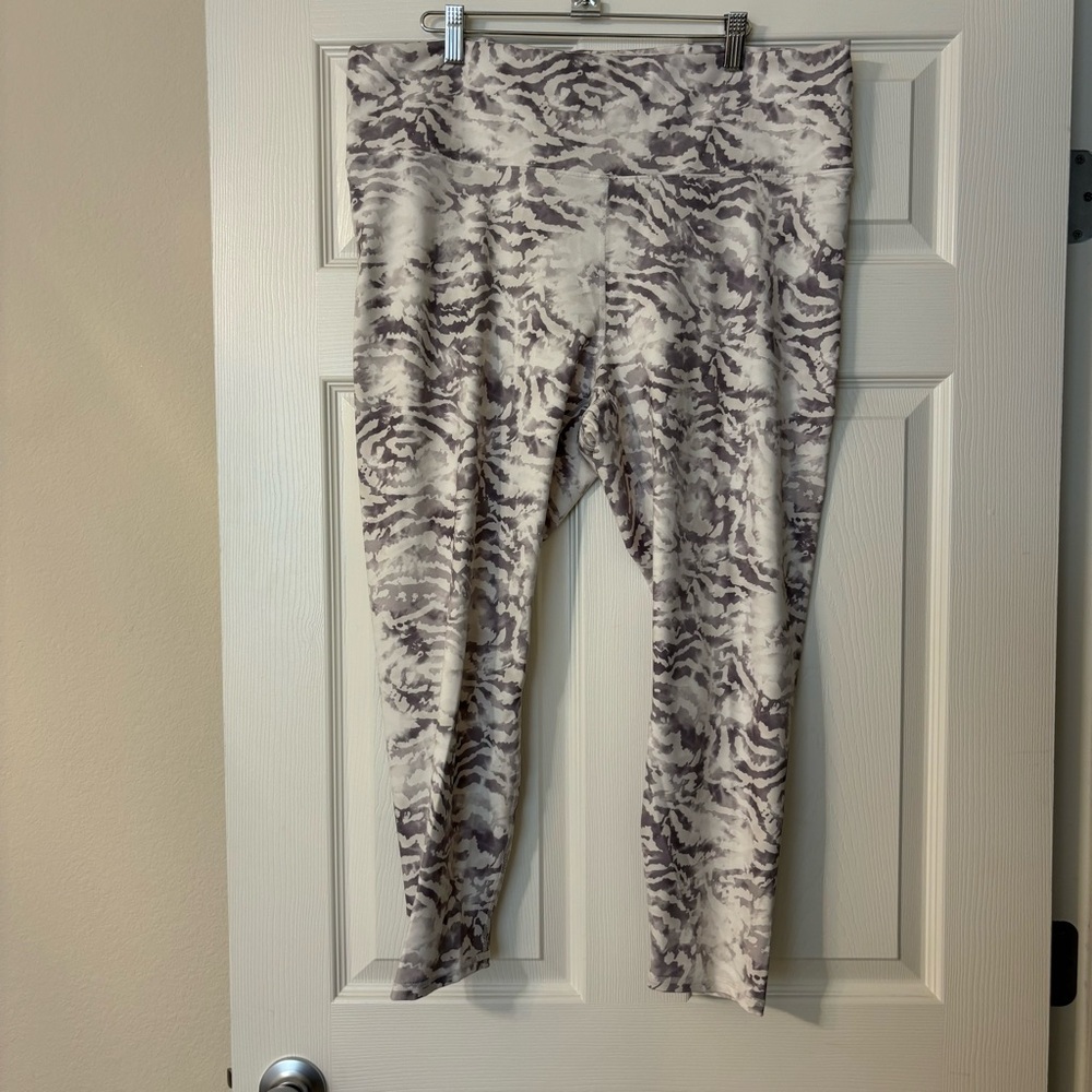 Fabletics Boost Powerhold High Waisted 7/8 Leggings Runyon Pink Cloud 2X - Picture 2 of 12